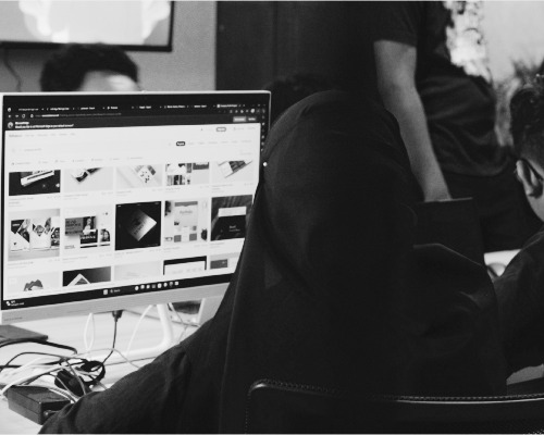 inside-grapiku-2-bw Company Profile Inside Grapiku